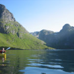 Wilderness Therapy Retreats_gul kajak på fjord
